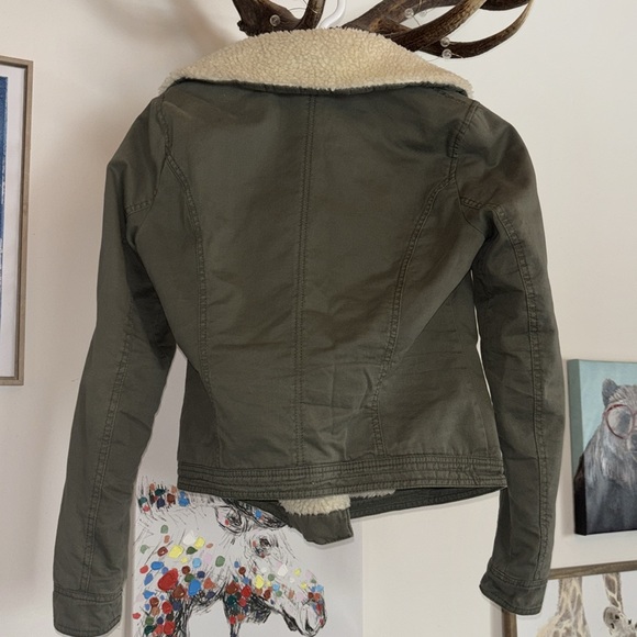 Hollister California🦅 Quilted Sherpa Full-Zip Jacket, Size M - Picture 4 of 16